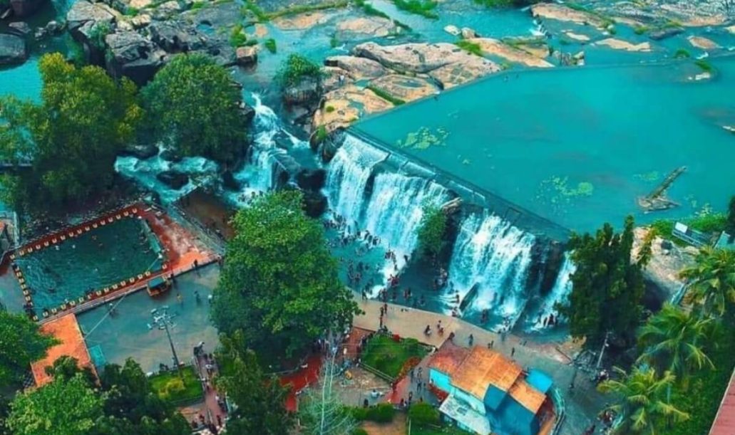 thirparappu waterfalls in kanyakumari