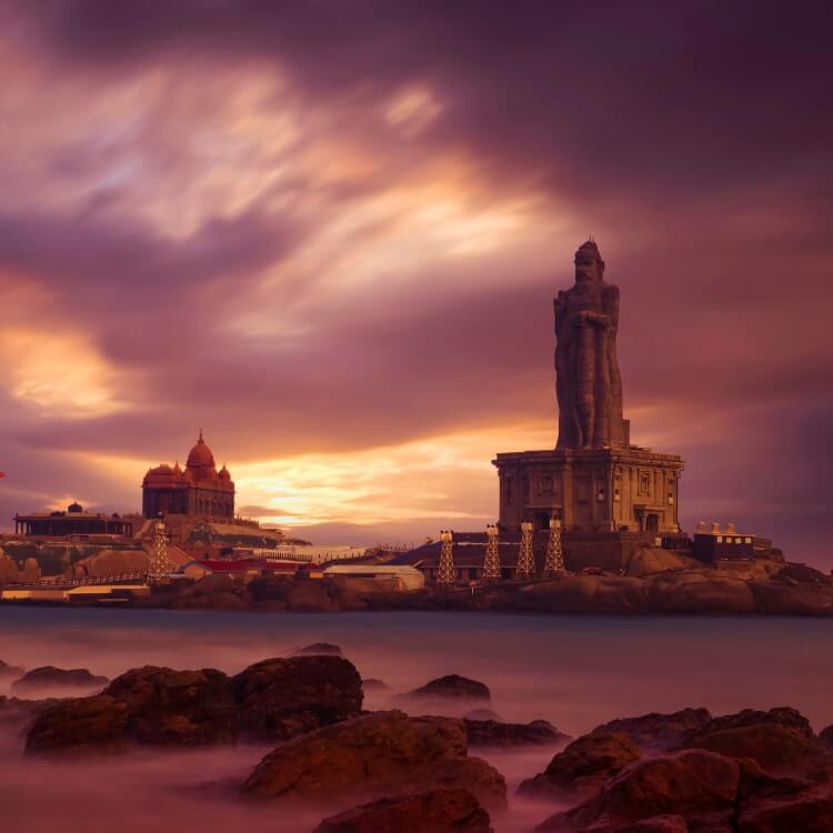 thiruvalluvar statue view in kanyakumari